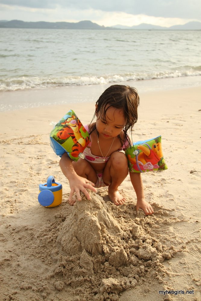 Zaria building sand castle